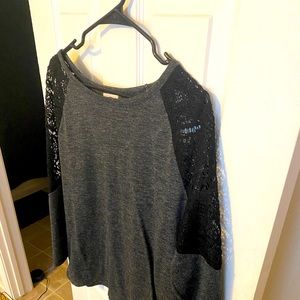 Old navy lace sleeve black and grey top